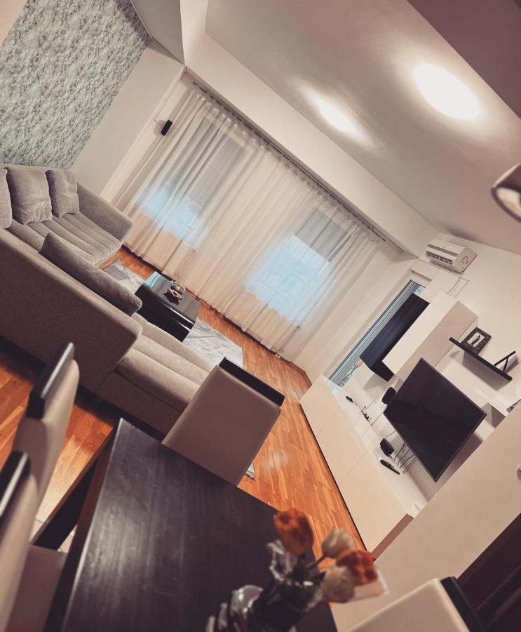 Iva Lux Stan Na Dan Lägenhet Banja Luka Exteriör bild